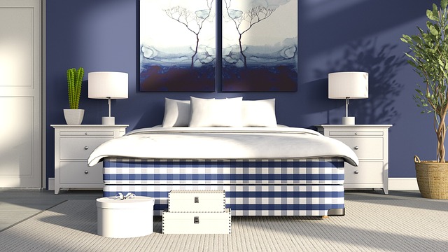Modrá spálňa s manželskou posteľou.jpg